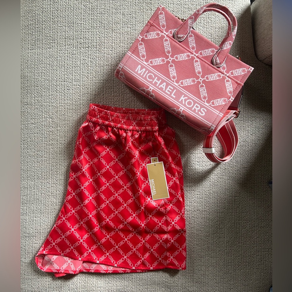Michael Kors Gigi Small East/West Messenger Bag w/ Shorts Spiced Coral Sz.M NWT🪷